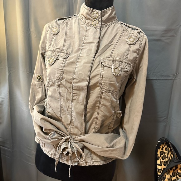 Women’s Jacket - Picture 2 of 8